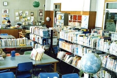 青森県立図書館児童室