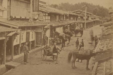 木造青森県立図書館閲覧室