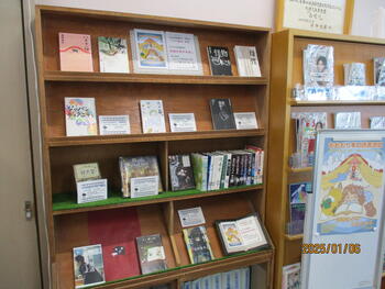 R6一斉展示画像(七戸中央図書館）.JPG