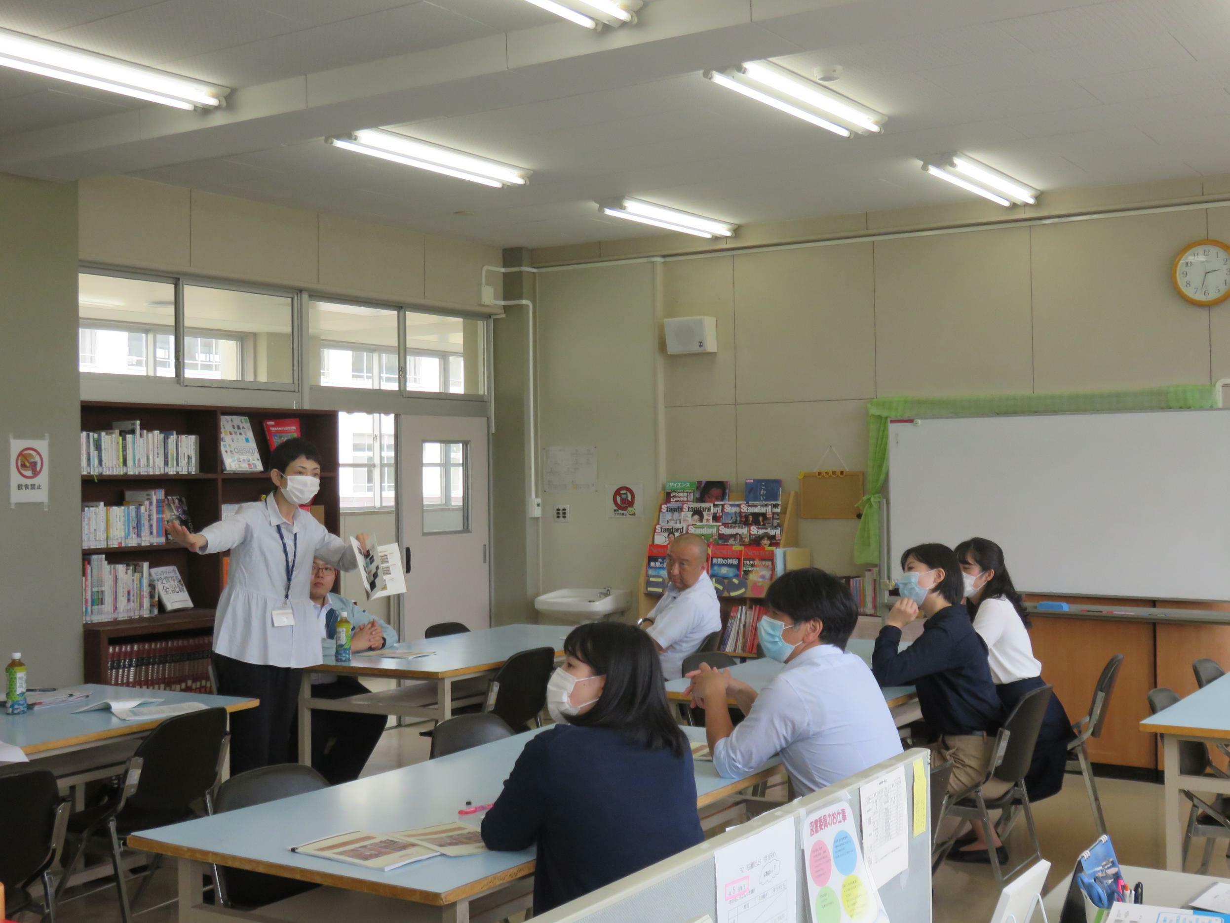 先生向けの学校図書館基礎研修の様子